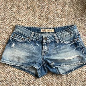 Embellishments on back packets and style tips on front